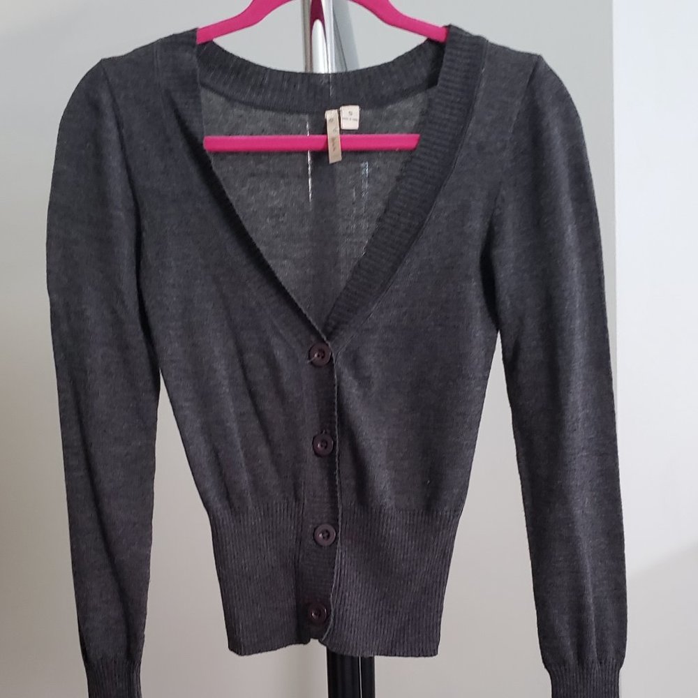Long sleeve Gray buttoned down sweater
